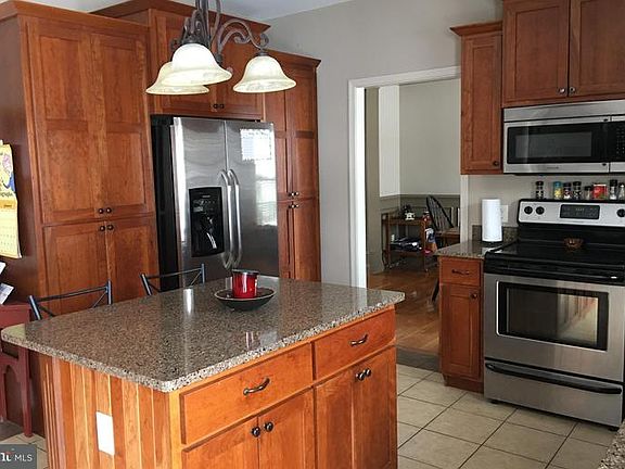 3rd image of 227 Cresthaven Dr