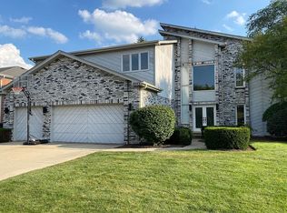 4043 Blake Ln, Glenview, IL 60026