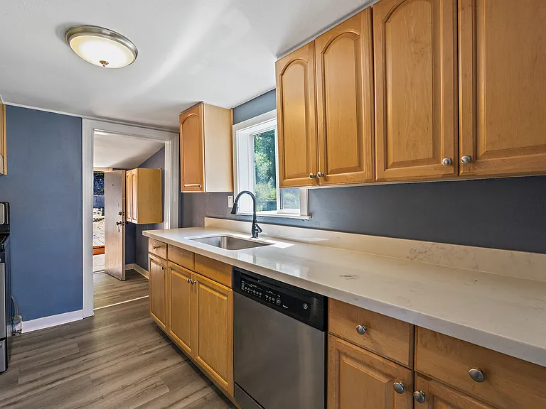 1310 Alki Ave SW — Photo 8