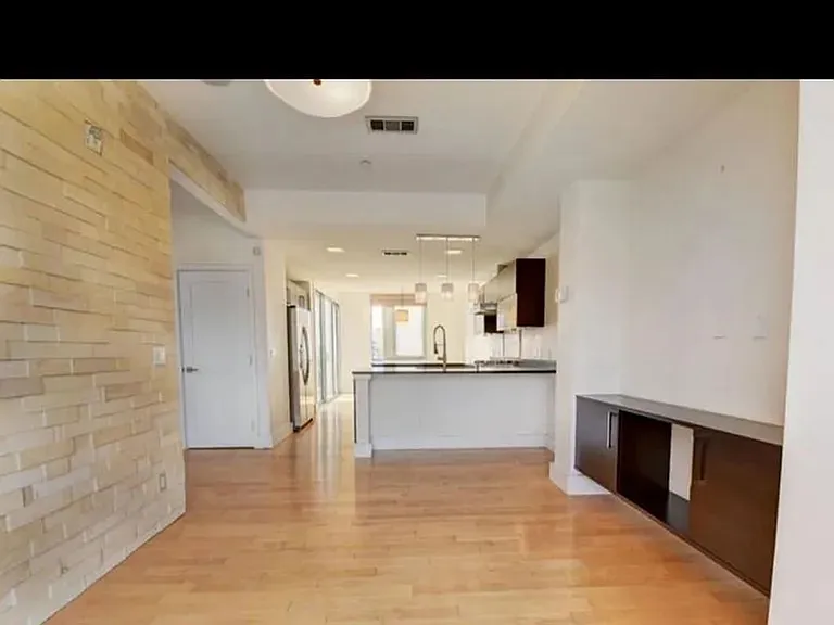 2778 W 22nd Ave — Photo 4