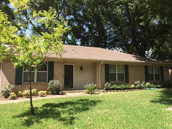 Front of house: on a quiet cul-de-sac