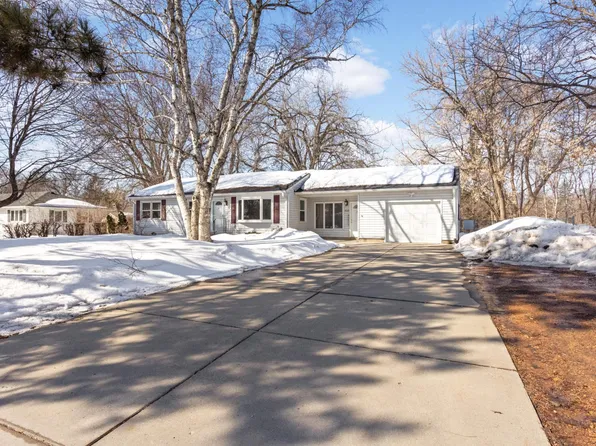 6048 Lynwood Blvd, Mound, MN 55364