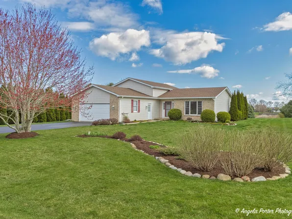 3840 Crabapple Ln, Wonder Lake, IL 60097