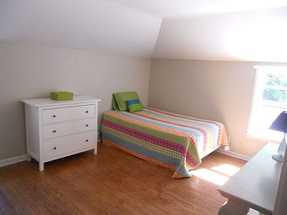 5th image of 390 Roycroft Blvd