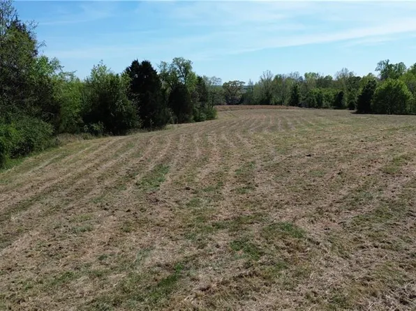 1 Riverside Cir, Eden, NC 27288