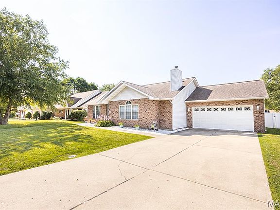2nd image of 15 Michelle Dr