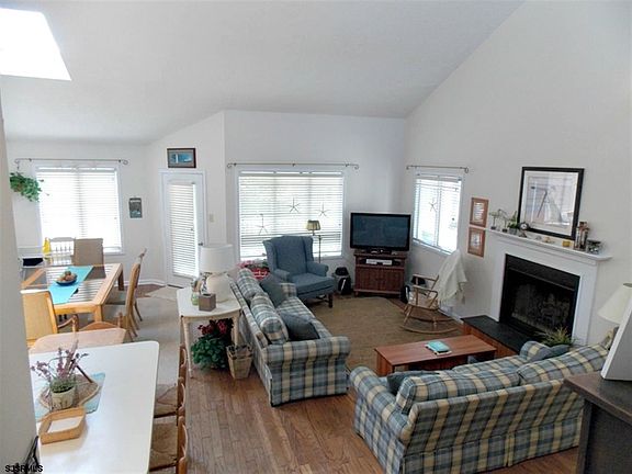 2nd image of 4626 Asbury Ave