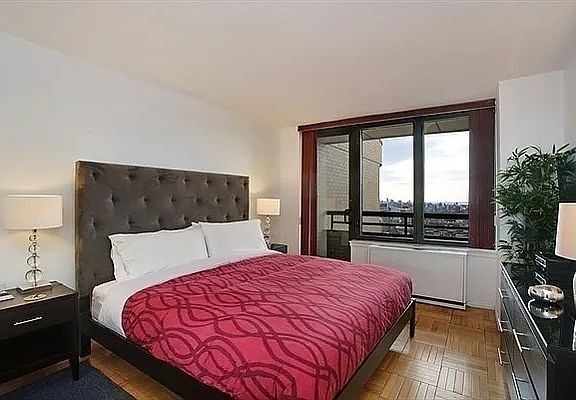 4th image of 330 E 38th St APT 37C