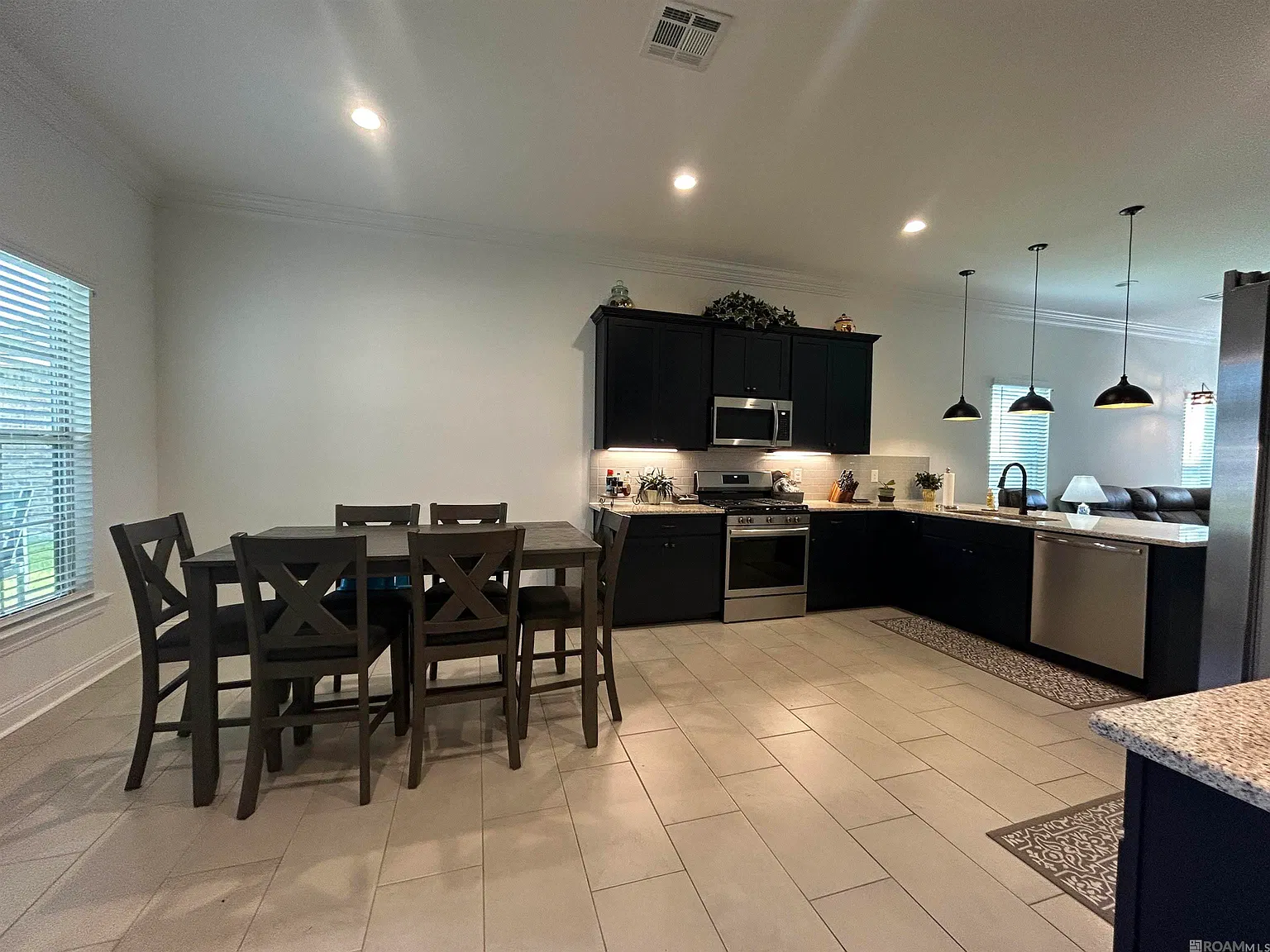 4 bed, 1738 sqft, $2,800 — Photo 4