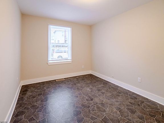 4th image of 88 Trinity St