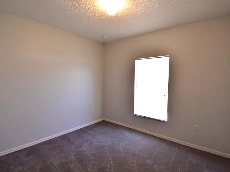 553 Hummingbird Ct — Photo 13