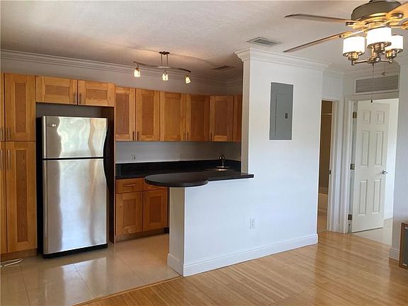 3rd image of 660 NE 11th Ave APT 201