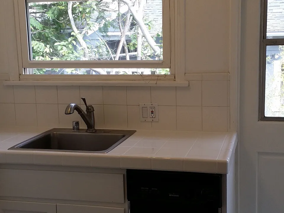 Kitchen/disherwasher Tile Floors