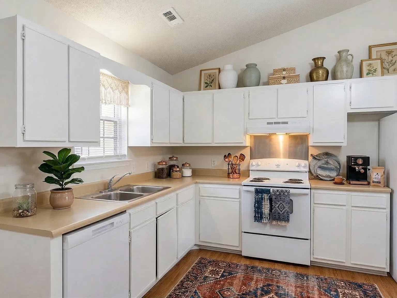 2 bed, 807 sqft, $1,050 — Photo 2