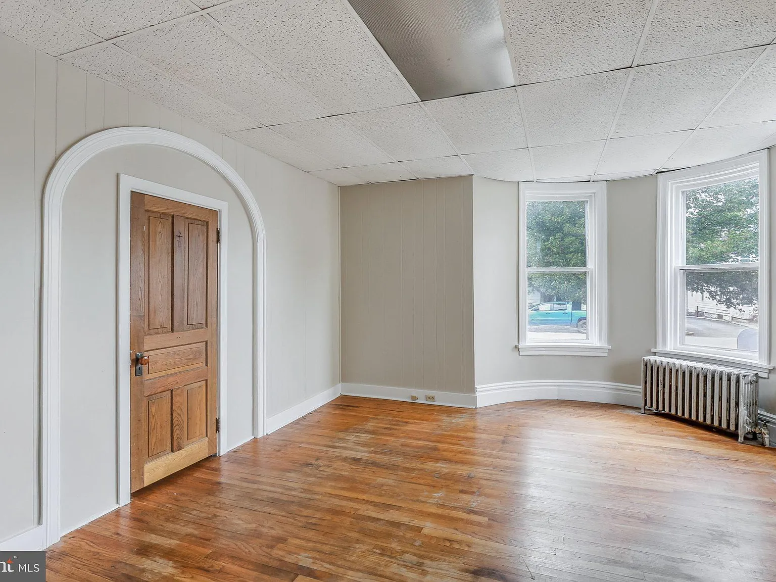2 bed, 1.0 bath, 2440 sqft, $1,295 — Photo 3