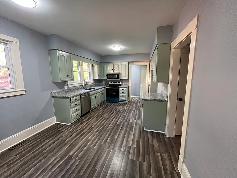 724 S Broad St — Photo 6