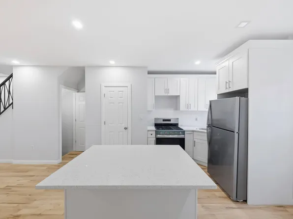 309 East 59th Street image 3 of 17