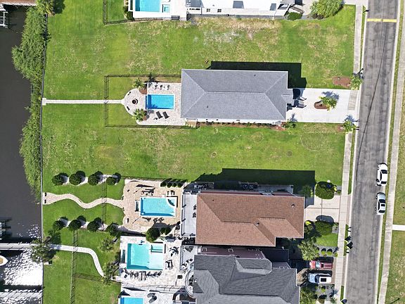 5th image of 473 Saint Julian Ln.