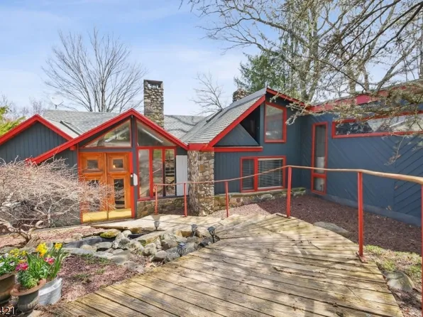 16 Waters Edge, Kinnelon Boro, NJ 07405