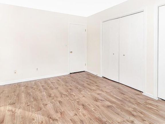 5th image of 136 Stone Meadow Dr