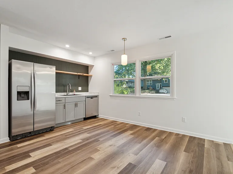 706 14th Ave — Photo 7