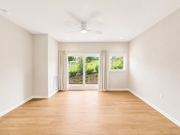 3 Lee Garden Ln #102 — Photo 3