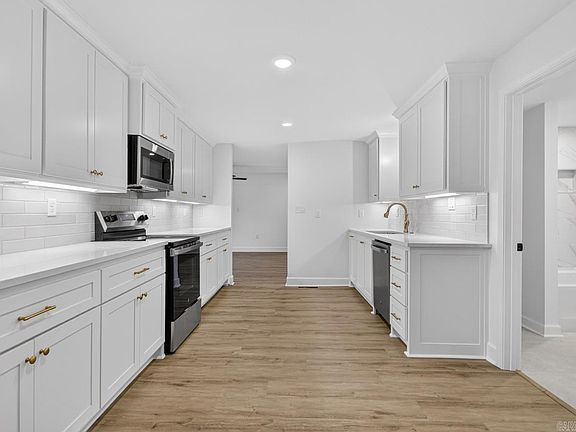 5th image of 3106 Edison Ave