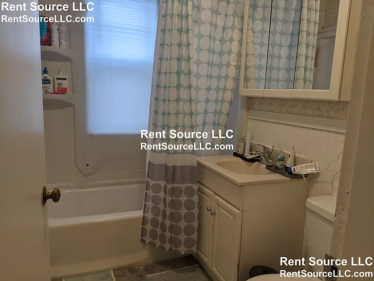 138 W Adams St — Photo 6