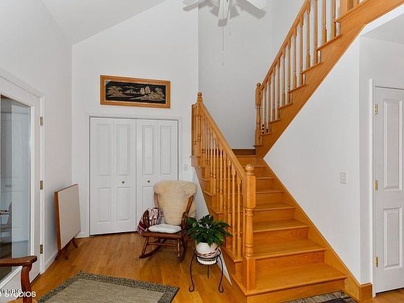 Image 5: 02_19127PardeeRd_32_Foyer_LowRes