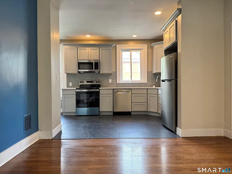 251 Edwards St #2 — Photo 3