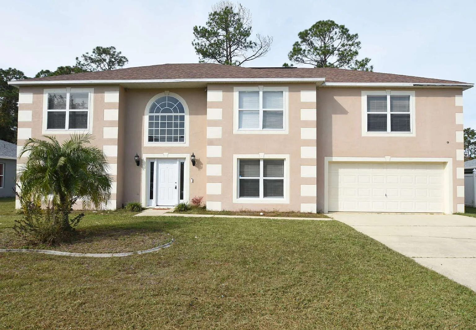 5 bed, 2.5 bath, 2928 sqft, $2,400 — Photo 1