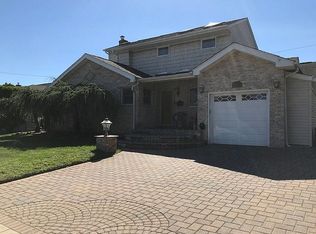 426 Briarwood Rd, Massapequa, NY 11758