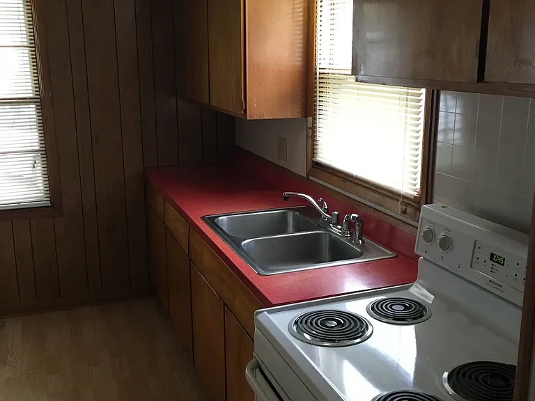 Valley Dr NW — Photo 9