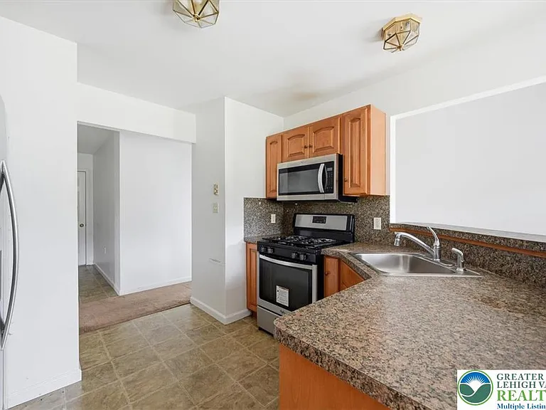 86 Northpark Dr E — Photo 27