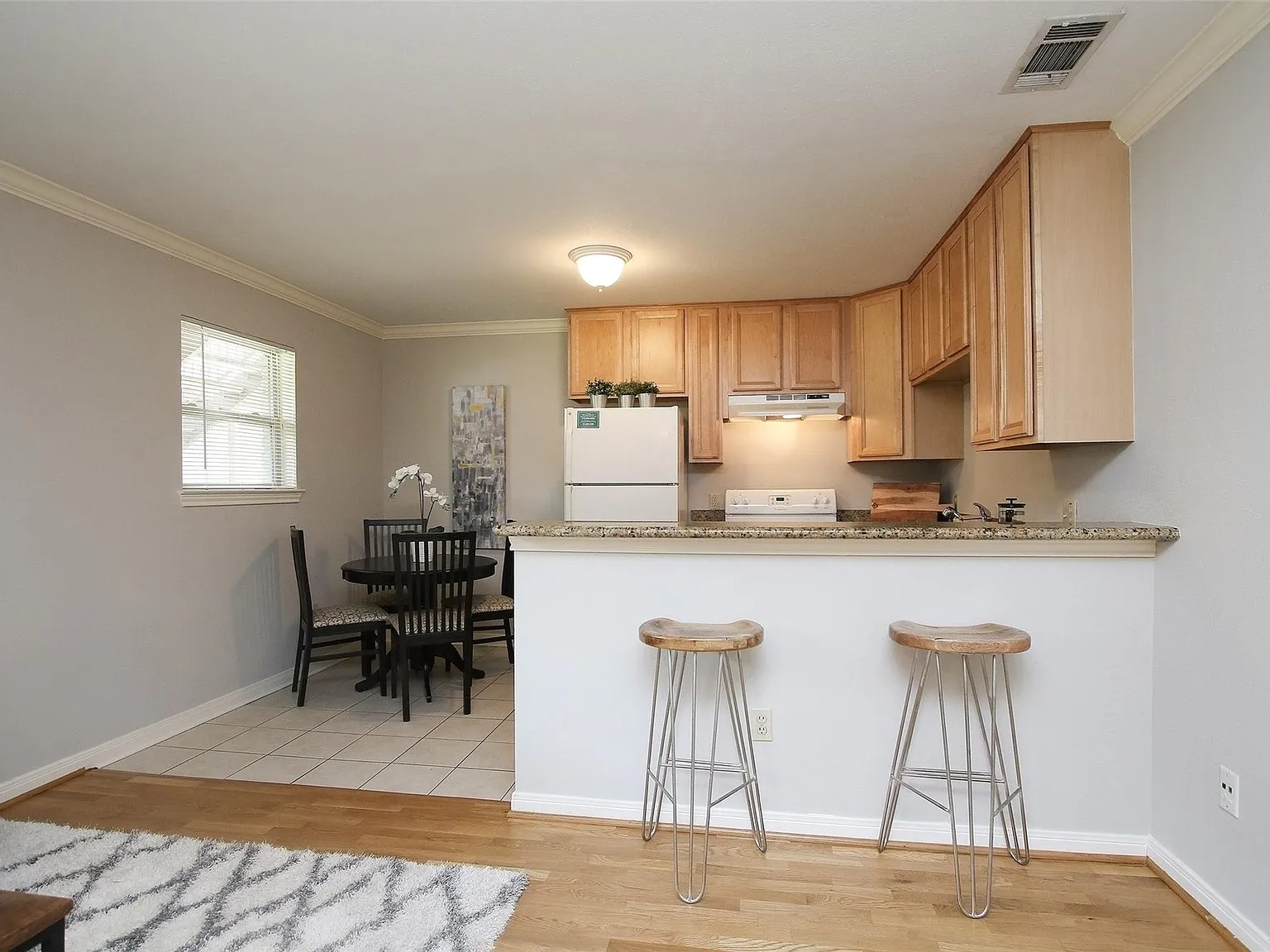 1 bed, 1.0 bath, 725 sqft, $1,095 — Photo 3