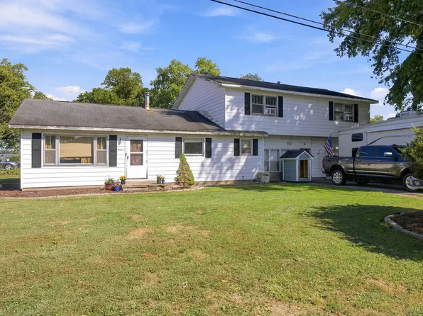 4401 Weekly Dr, Columbus, IN 47201