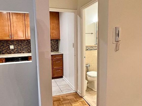 5th image of 3299 Cambridge Ave APT 3E