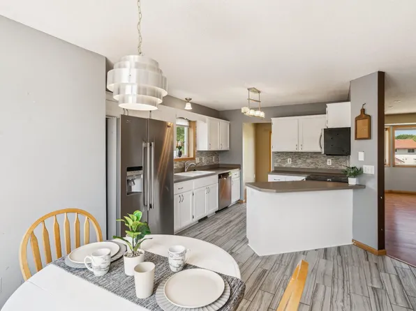 215 Crystal Ln, Montrose, MN 55363