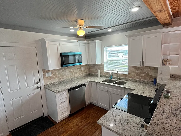 412 Riverside Dr — Photo 10