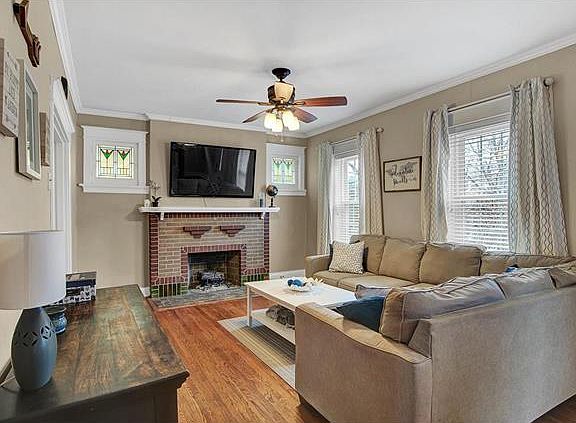 3rd image of 5035 Sutherland Ave