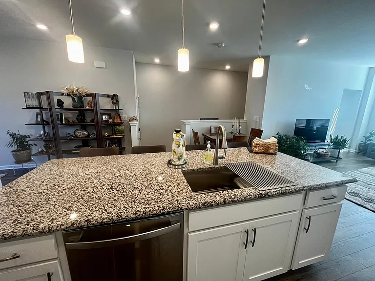 1114 Freeport Dr — Photo 6