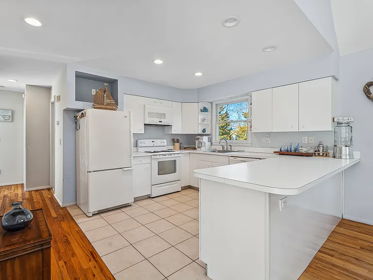 45A Old Country Rd — Photo 9
