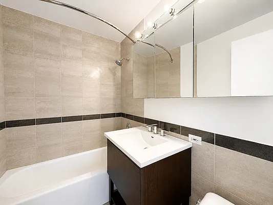 Bathroom, photo 1