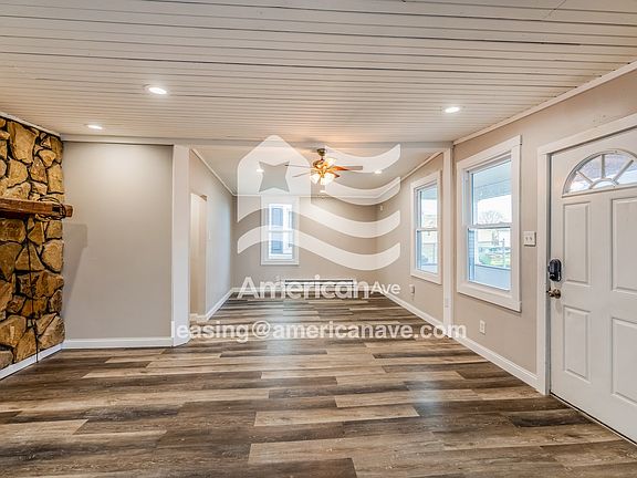 1249498_004_wm_-_living_room_13589940.jpg