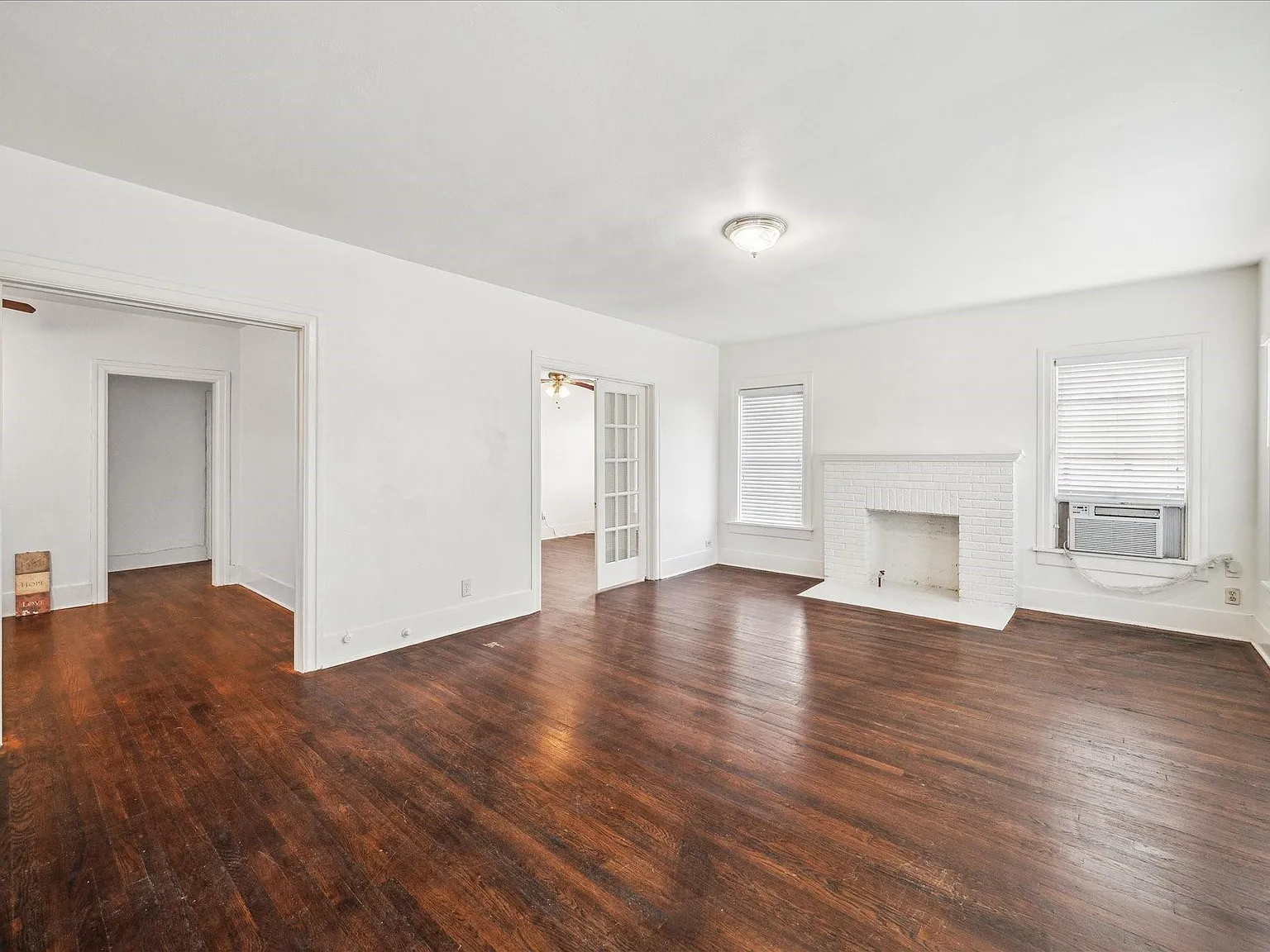 2 bed, 1.0 bath, 1350 sqft, $1,550 — Photo 3