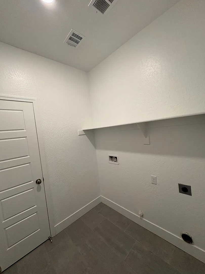 Lennar built home located in River Island Ranch Rent Ready! — Photo 4