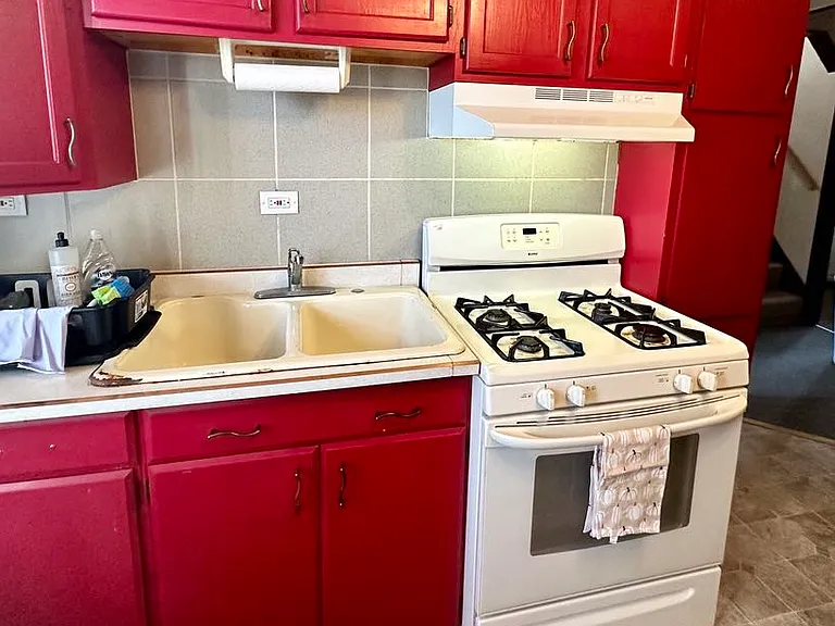 Kitchen (Pic #2)