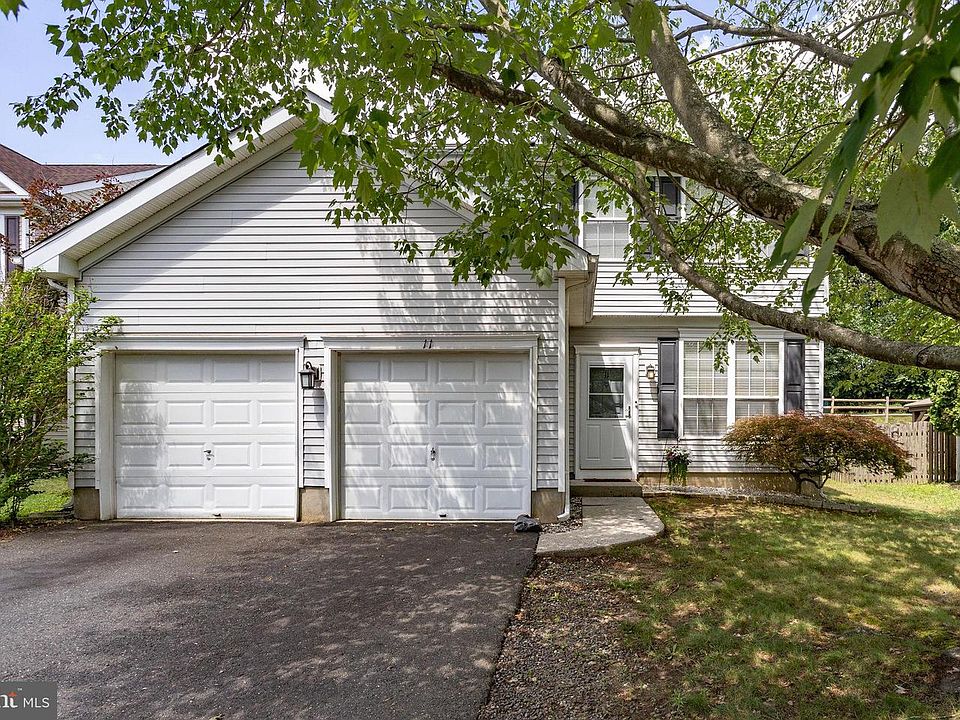 1st image of 11 Lincoln Dr
