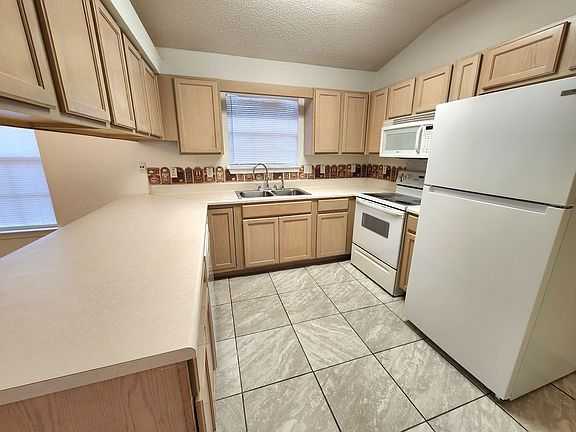 2nd image of 7956 Heirloom Dr
