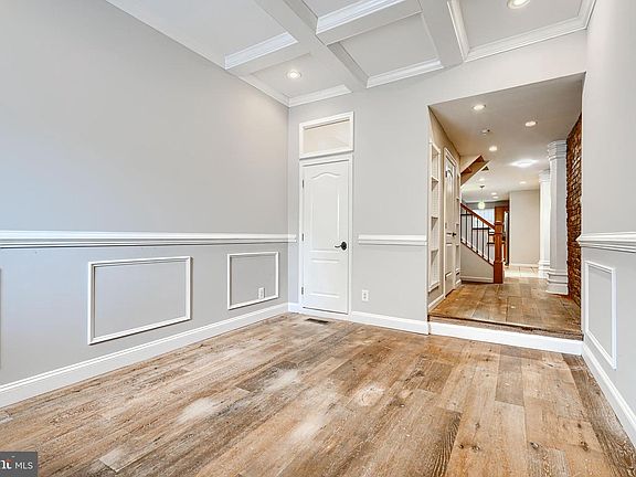 5th image of 736 Light St